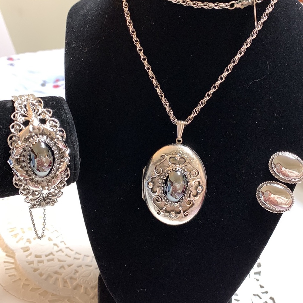 Whiting and Davis Vintage Locket bracelet earrings size Small to medium 2” 1/4” - Picture 13 of 13